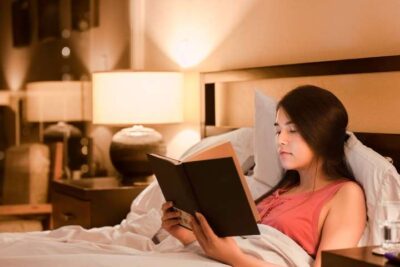 10 Amazing Benefits of Reading Before Bed