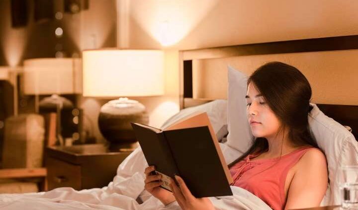 10 Amazing Benefits of Reading Before Bed